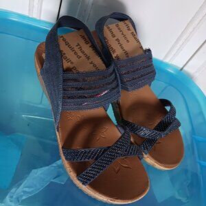 SKECHERS SANDALS FOR WOMEN SIZE 9